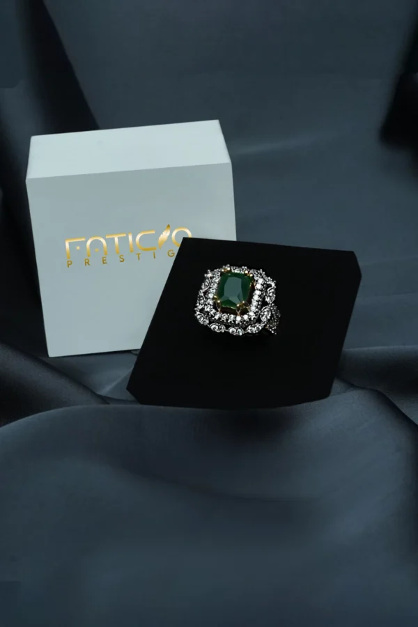 FR 07 Emerald Royale Ring